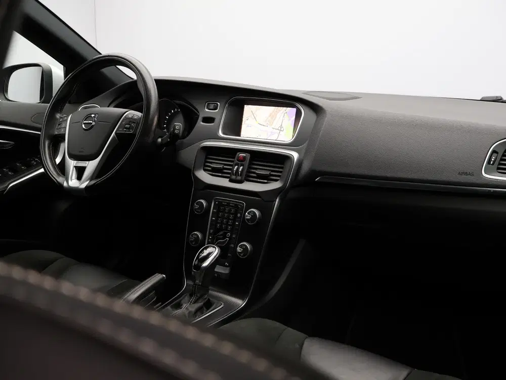 Volvo V40 T3 Polar+ Sport R-Design uit 2019, foto 3