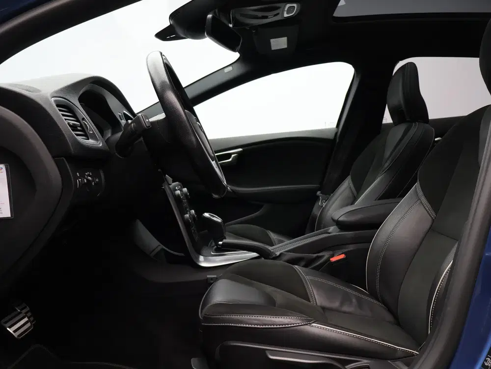 Volvo V40 T3 Polar+ Sport R-Design uit 2019, foto 7