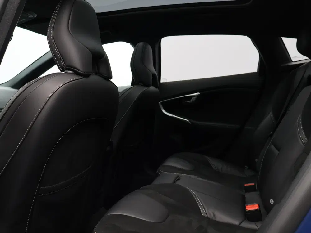 Volvo V40 T3 Polar+ Sport R-Design uit 2019, foto 8