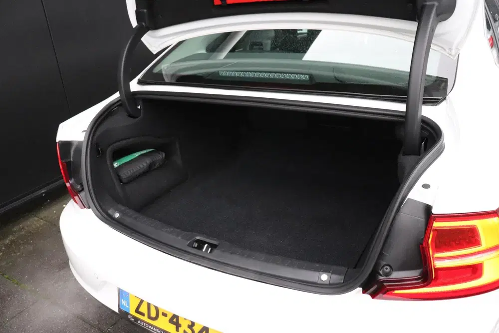 Volvo S90 2.0 T4 Momentum uit 2019, foto 15