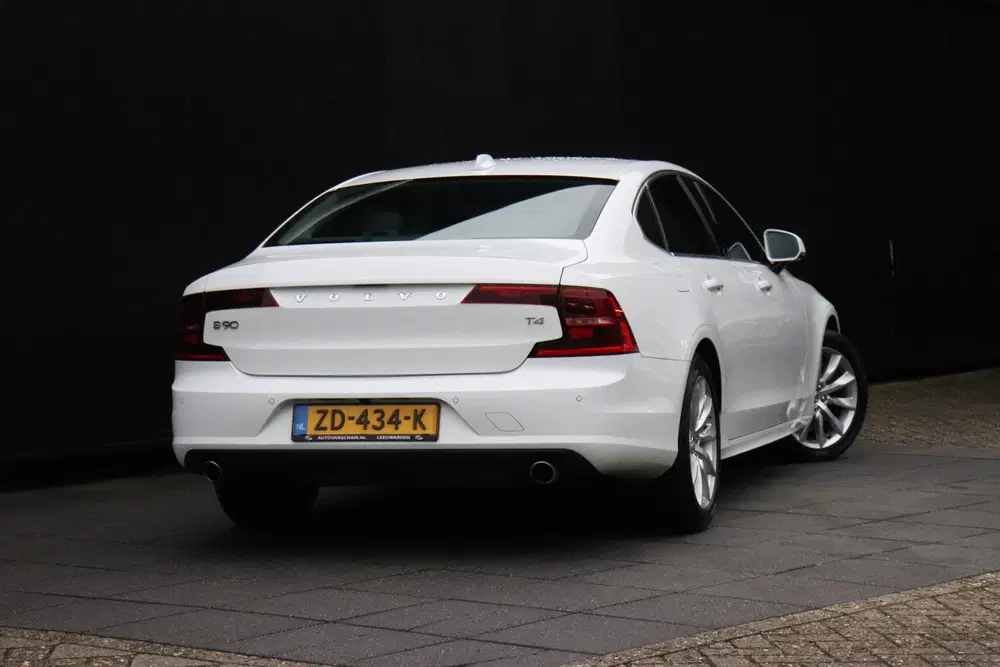 Volvo S90 2.0 T4 Momentum uit 2019, foto 3