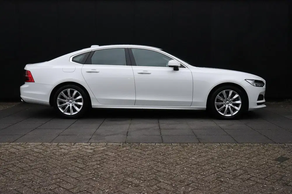 Volvo S90 2.0 T4 Momentum uit 2019, foto 4