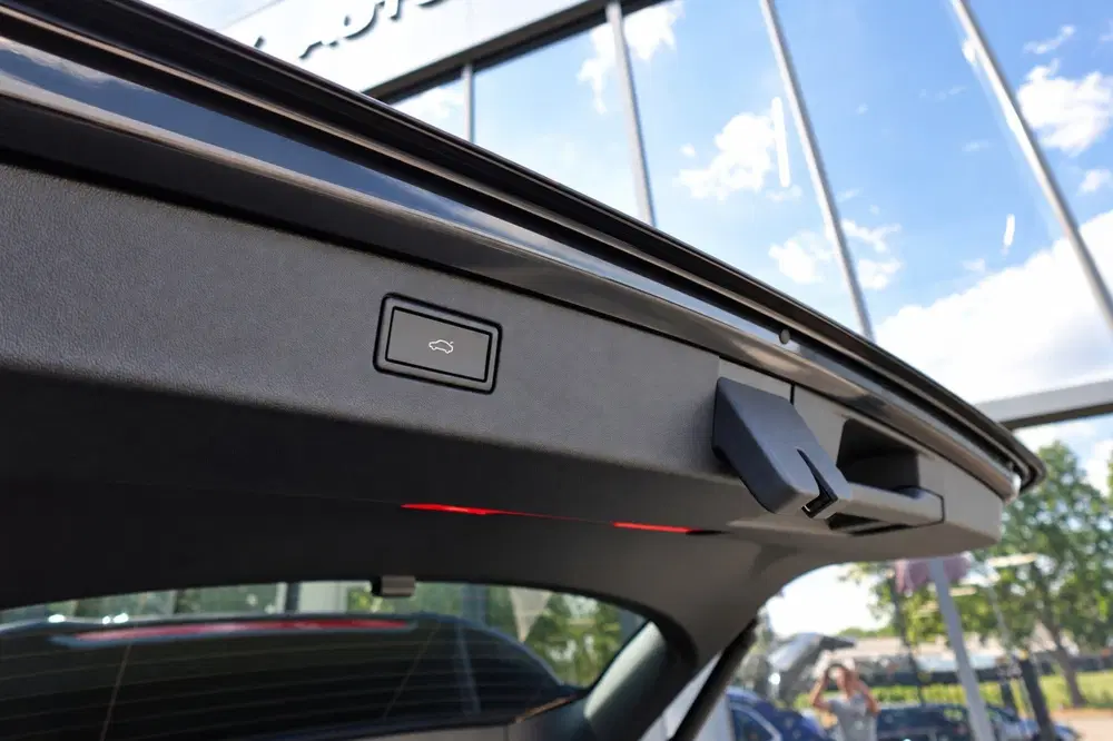 Volkswagen Tiguan 1.5 eTSI R-Line Business PANO KEYLESS H&K uit 2024, foto 10