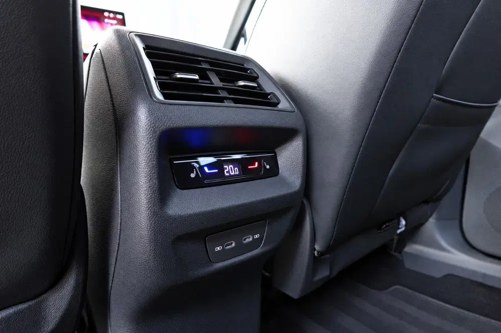 Volkswagen Tiguan 1.5 eTSI R-Line Business PANO KEYLESS H&K uit 2024, foto 7