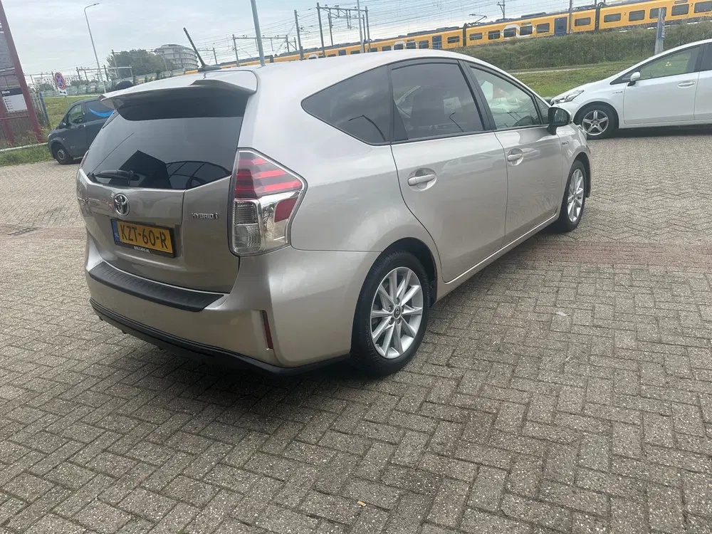 Toyota Prius 1.8 Dynamic Dealer onderhoud Nette Auto. 1 uit 2020, foto 2