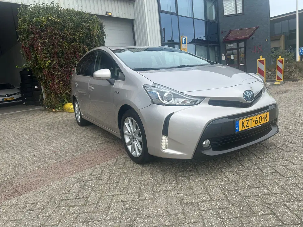 Toyota Prius 1.8 Dynamic Dealer onderhoud Nette Auto. 1 uit 2020, foto 3