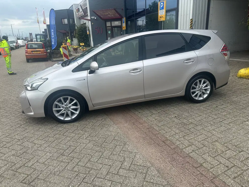 Toyota Prius 1.8 Dynamic Dealer onderhoud Nette Auto. 1 uit 2020, foto 5