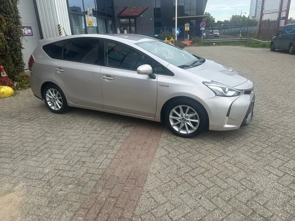 Toyota Prius 1.8 Dynamic Dealer onderhoud Nette Auto. 1 uit 2020, foto 6