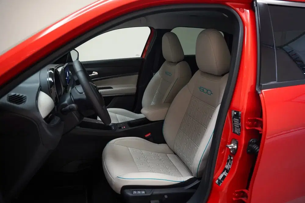 Fiat 600e La Prima 54 kWh [ SOH 96.6% Navi Apple uit 2024, foto 10