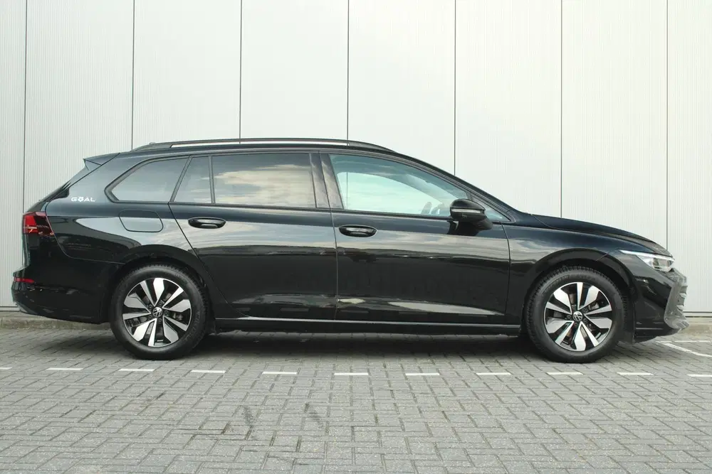 Volkswagen Golf 1.5 eTSI 150pk DSG Life 'Goal' uit 2025, foto 3
