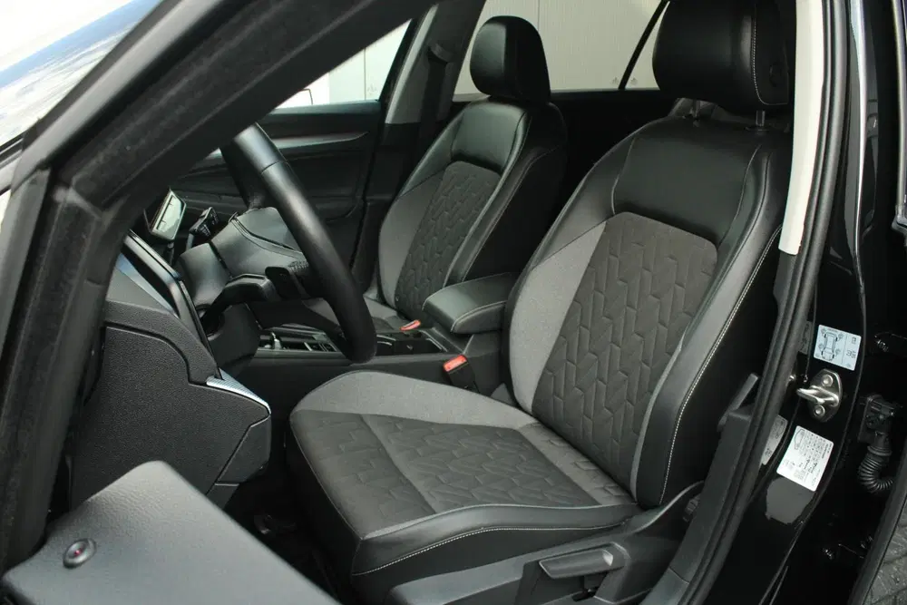 Volkswagen Golf 1.5 eTSI 150pk DSG Life 'Goal' uit 2025, foto 4