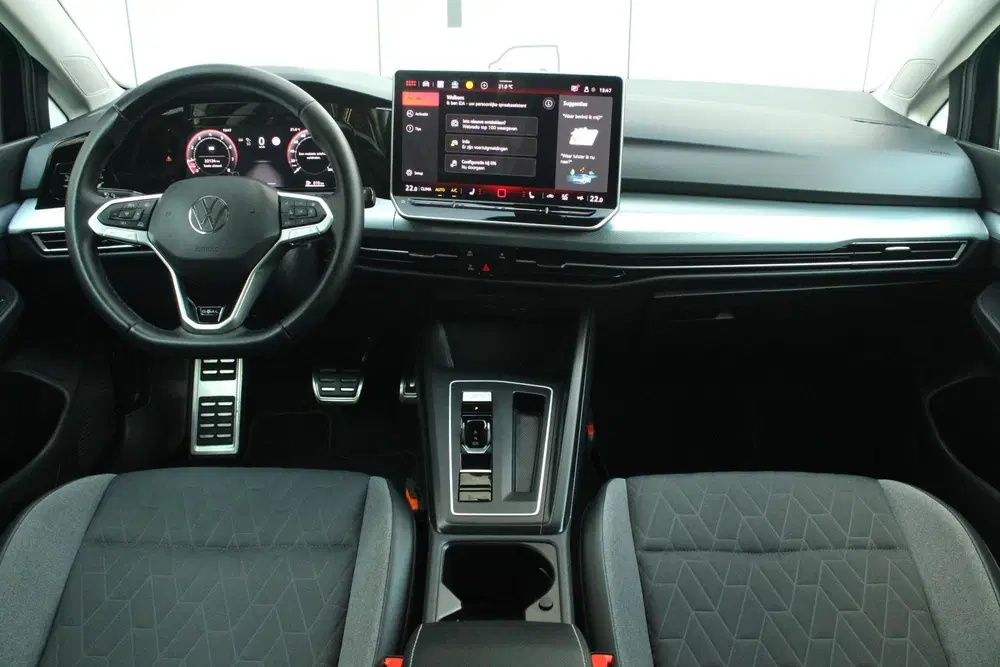 Volkswagen Golf 1.5 eTSI 150pk DSG Life 'Goal' uit 2025, foto 5