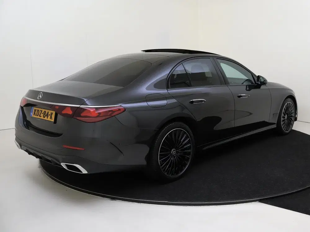 Mercedes-Benz E-Klasse 400 e 4MATIC Exclusive Line Premium P uit 2024, foto 2
