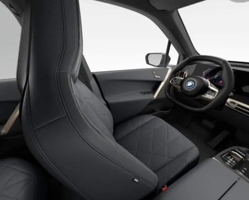 BMW iX xDrive40 High Executive 77 kWh Luchtvering uit 2024, foto 4