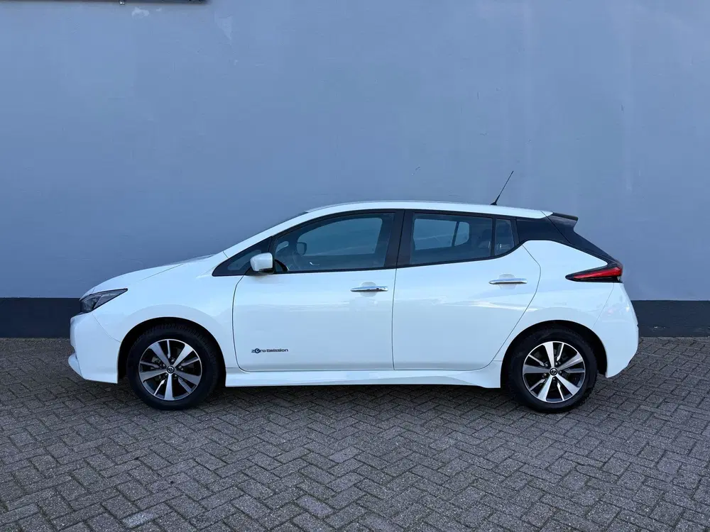 Nissan Leaf Acenta 40 kWh uit 2021, foto 2