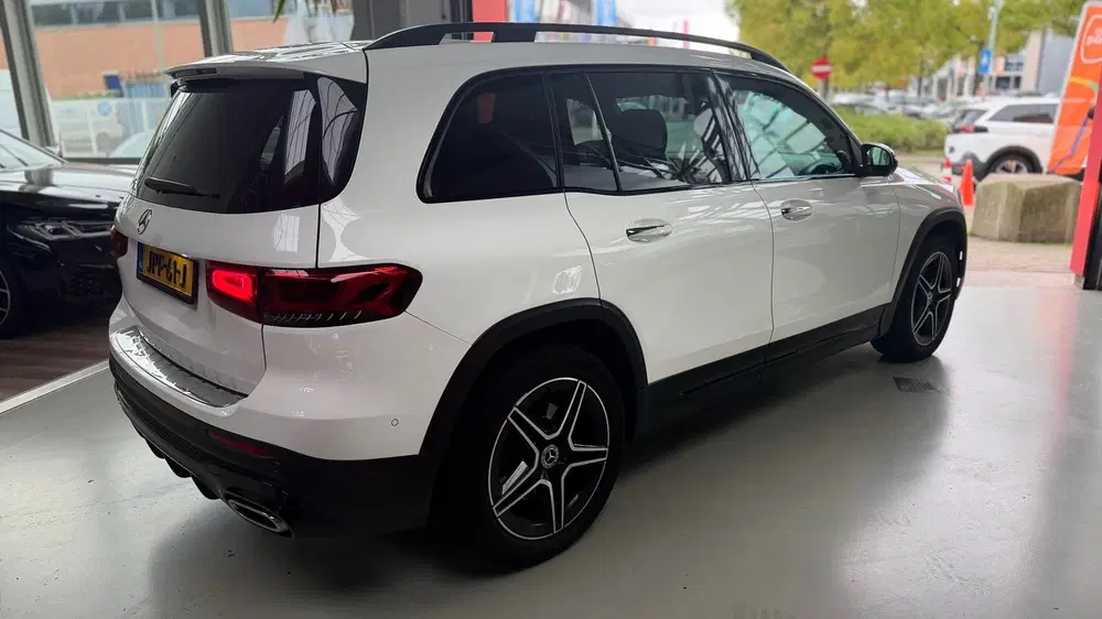 Mercedes-Benz GLB 250 4MATIC Premium Plus uit 2020, foto 2