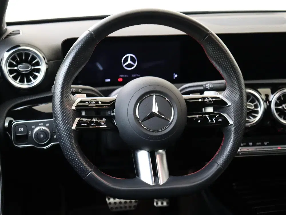 Mercedes-Benz A-Klasse 180 AMG Line uit 2024, foto 11