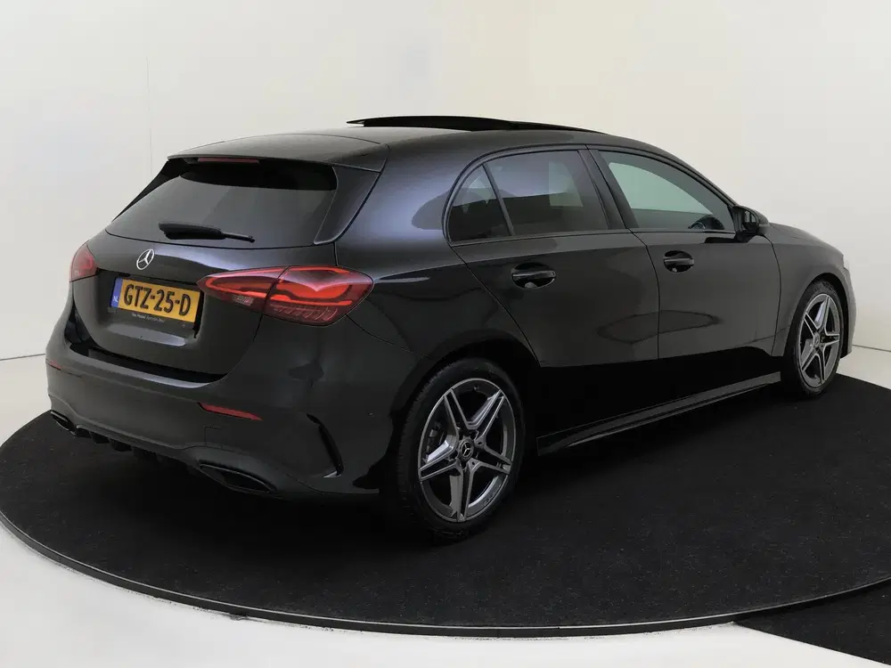 Mercedes-Benz A-Klasse 180 AMG Line uit 2024, foto 2