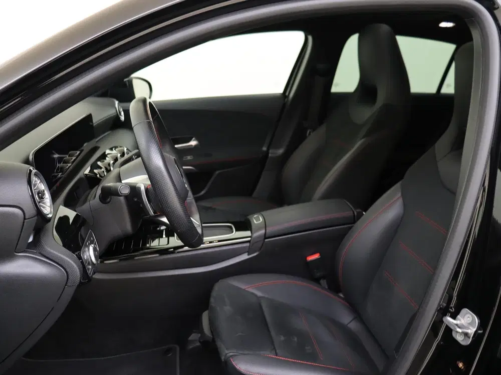 Mercedes-Benz A-Klasse 180 AMG Line uit 2024, foto 3