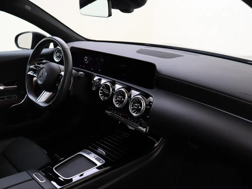 Mercedes-Benz A-Klasse 180 AMG Line uit 2024, foto 4