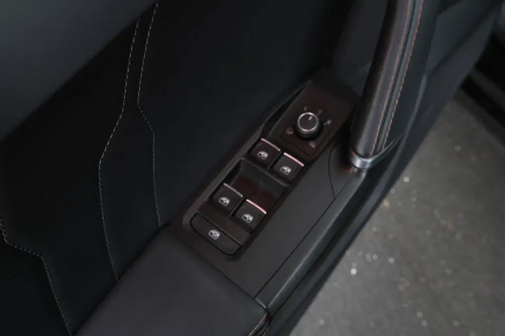Cupra Formentor 1.4 e-Hybrid VZ Black Edition Panorama uit 2022, foto 14