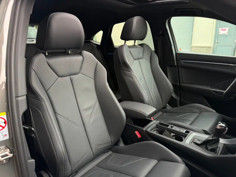 Audi Q3 35 TFSI S-Line 150 pk Blackstyle uit 2024, foto 12