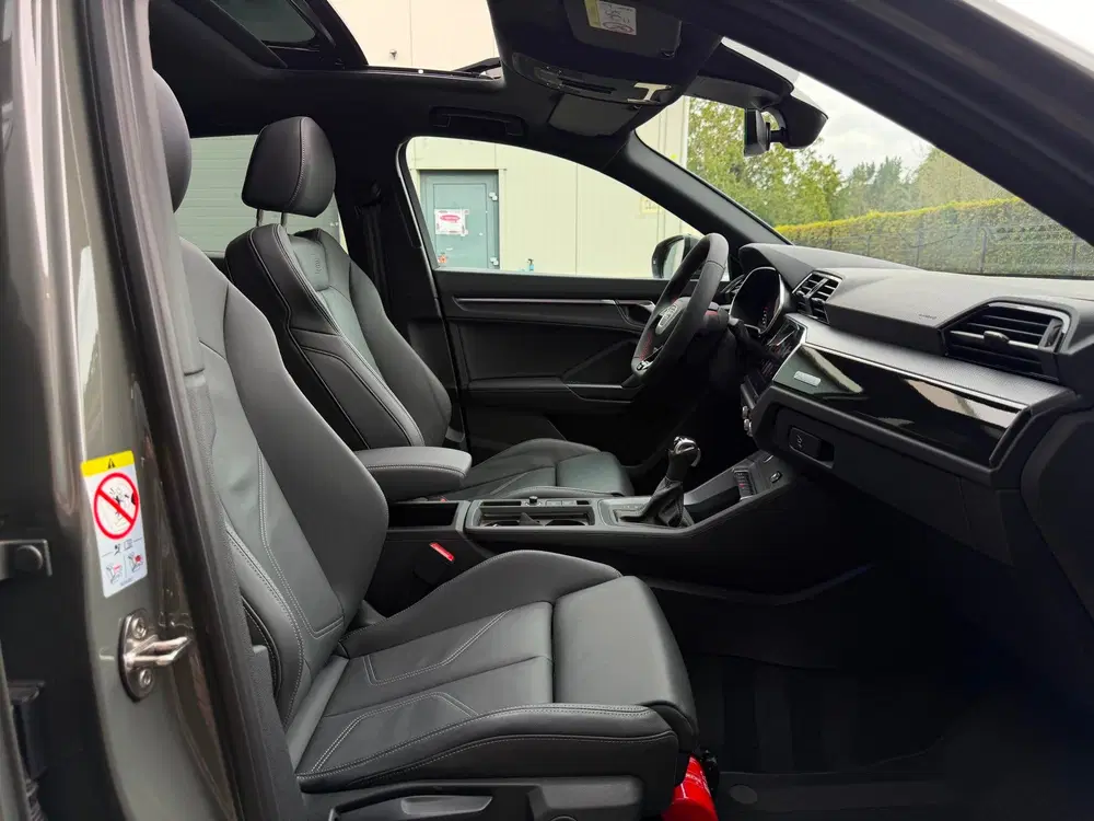 Audi Q3 35 TFSI S-Line 150 pk Blackstyle uit 2024, foto 13