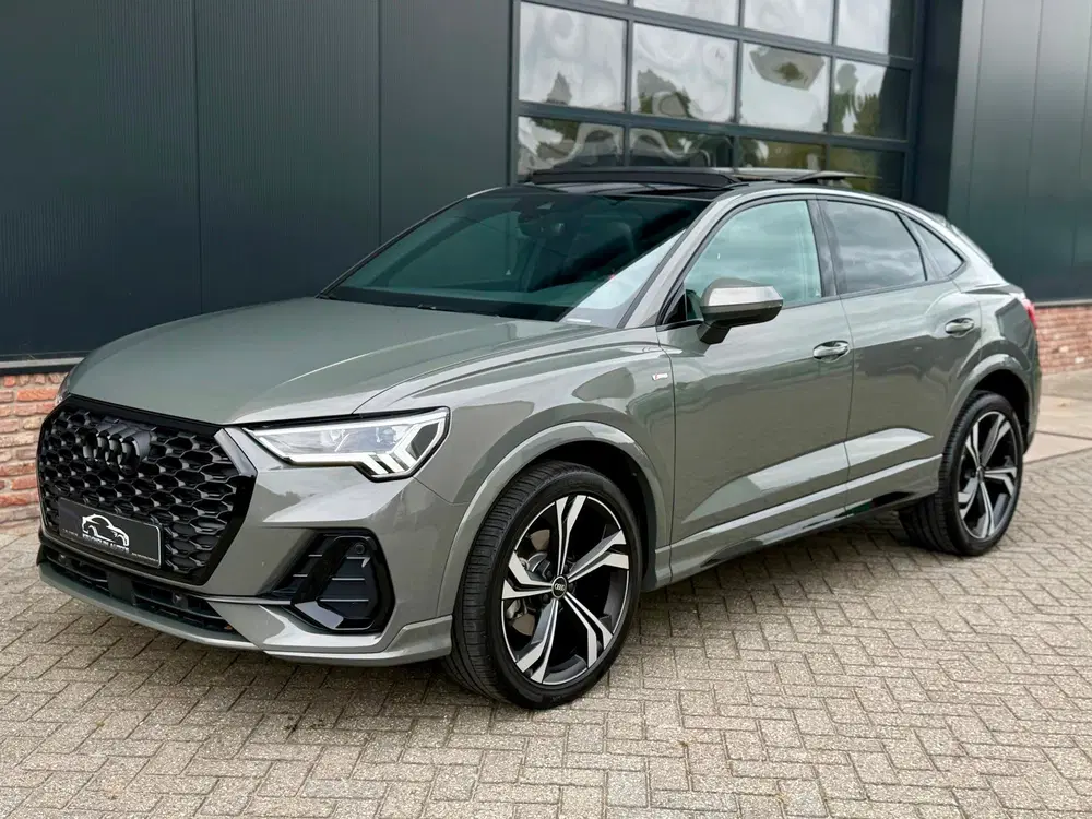 Audi Q3 35 TFSI S-Line 150 pk Blackstyle uit 2024, foto 2