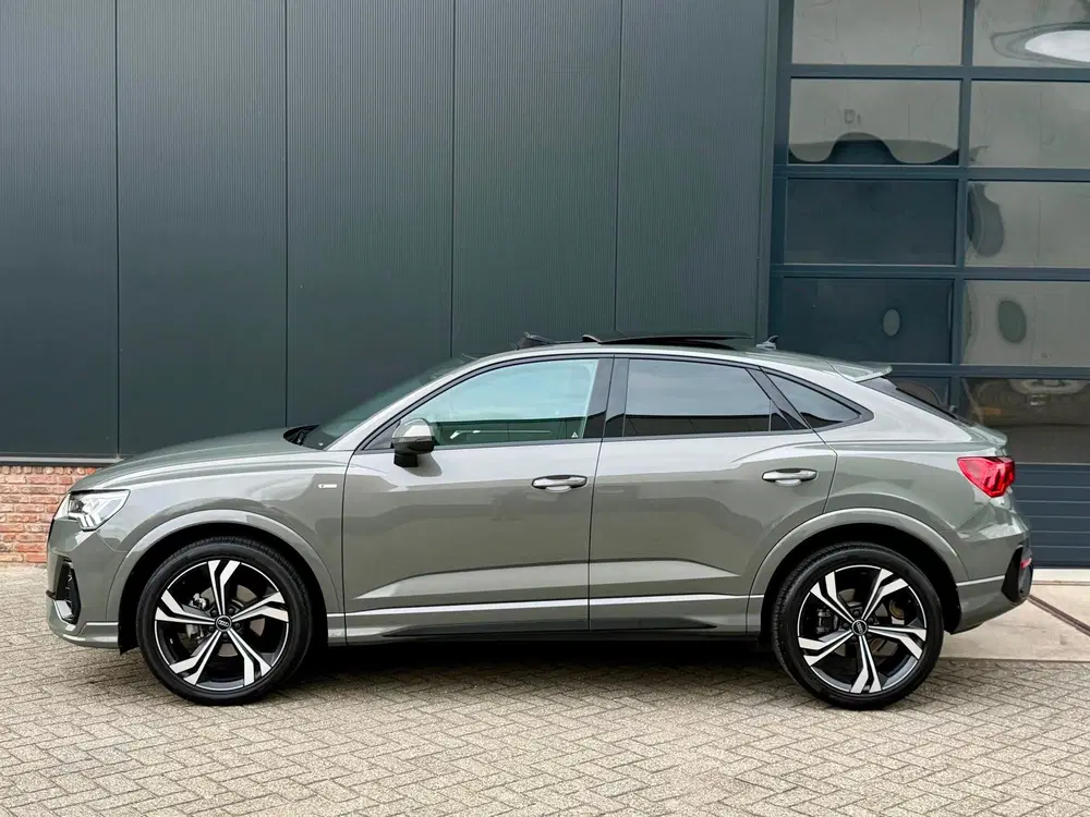 Audi Q3 35 TFSI S-Line 150 pk Blackstyle uit 2024, foto 3