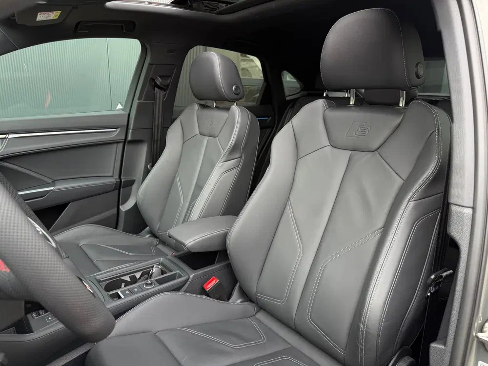Audi Q3 35 TFSI S-Line 150 pk Blackstyle uit 2024, foto 8