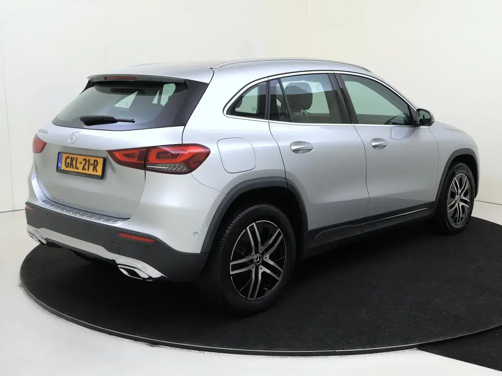 Mercedes-Benz GLA 250 e Luxury Line uit 2023, foto 2