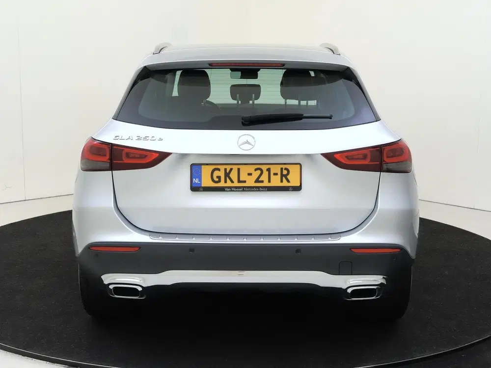Mercedes-Benz GLA 250 e Luxury Line uit 2023, foto 8