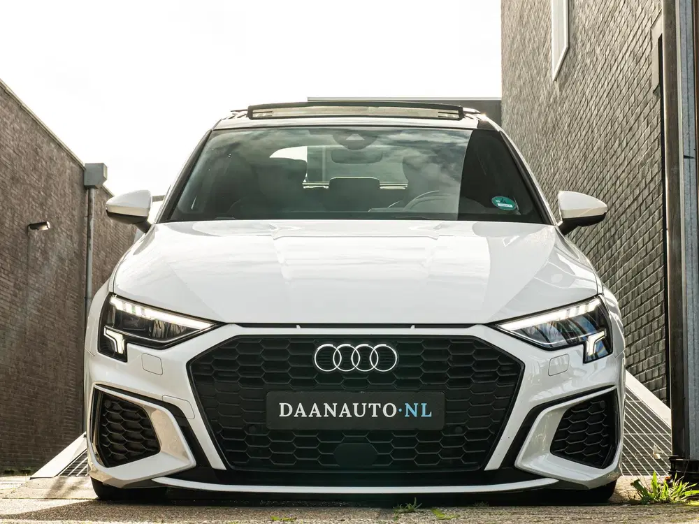 Audi A3 40 TFSI e S Line Pano VirtCP Keyless Memor uit 2021, foto 11