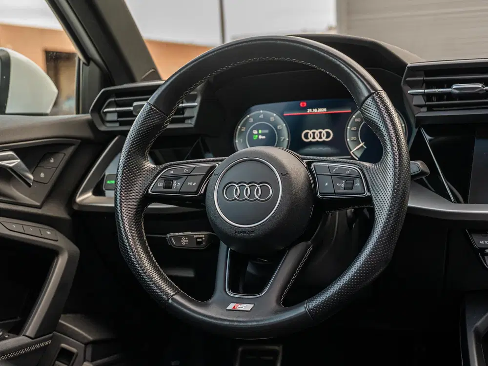 Audi A3 40 TFSI e S Line Pano VirtCP Keyless Memor uit 2021, foto 14
