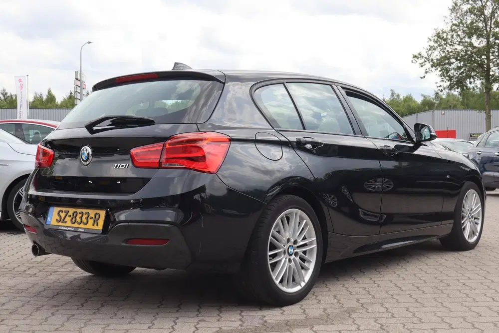 BMW 1-serie 118i Corporate Lease Executive uit 2019, foto 2