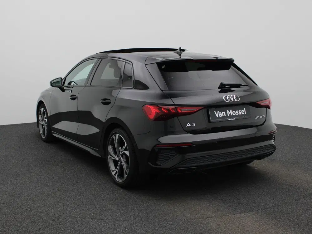 Audi A3 35 TFSI S edition uit 2021, foto 2