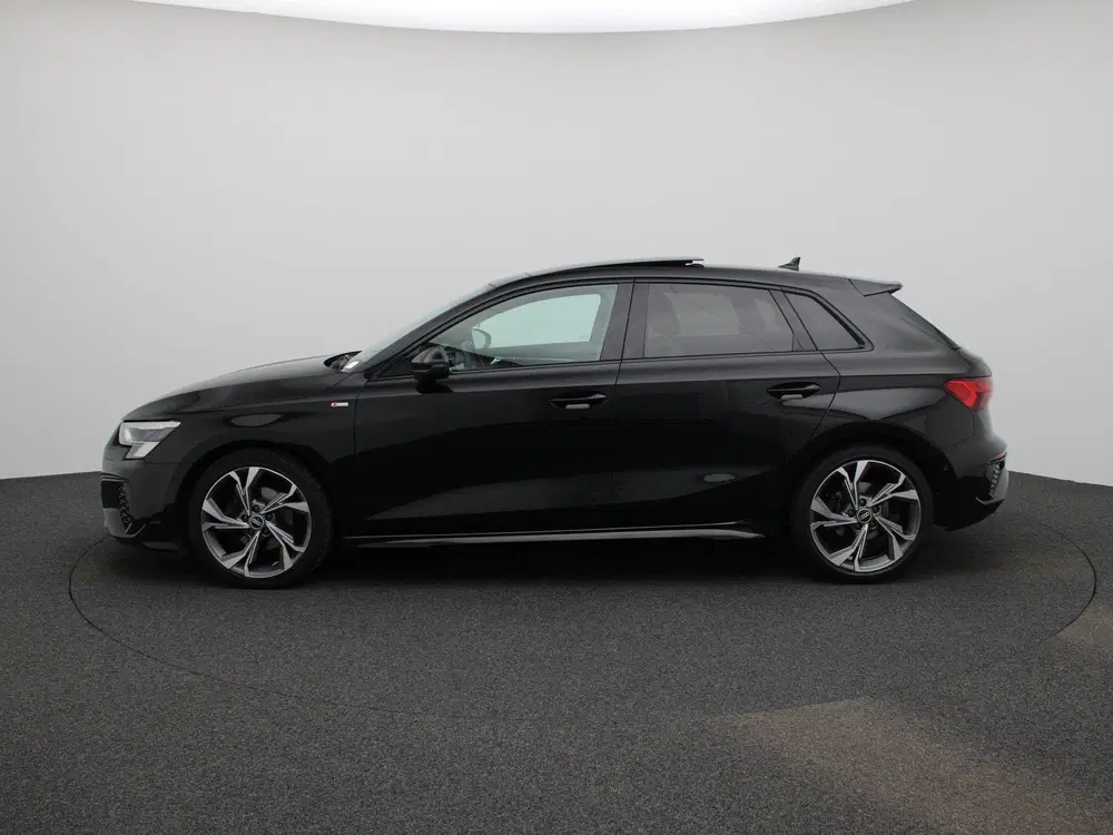 Audi A3 35 TFSI S edition uit 2021, foto 4