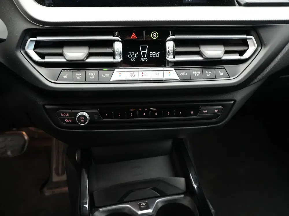 BMW 1-serie 118i Executive Edition M Sport (bj 2022) uit 2022, foto 13