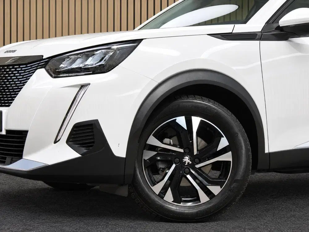 Peugeot 2008 1.2 PT 130 Allure uit 2022, foto 11