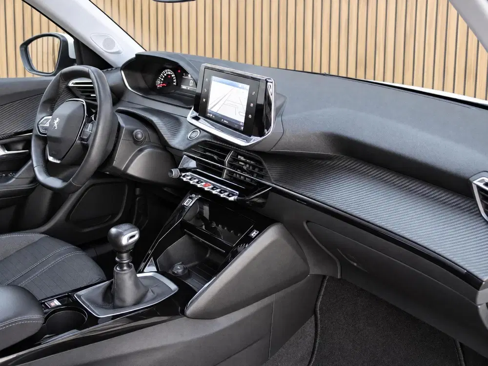 Peugeot 2008 1.2 PT 130 Allure uit 2022, foto 15