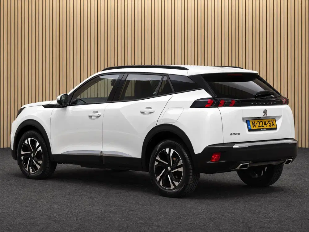 Peugeot 2008 1.2 PT 130 Allure uit 2022, foto 2