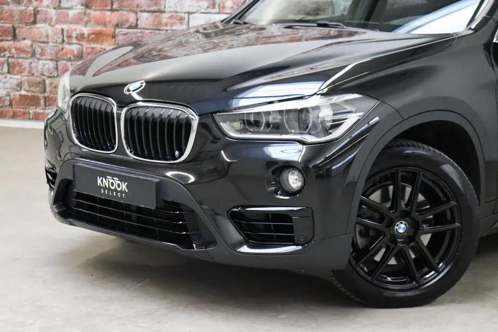 BMW X1 sDrive20i High Executive Sport Line Automa uit 2019, foto 2