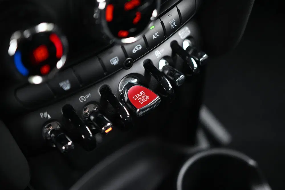 Mini Hatchback Cooper Camden Automaat uit 2023, foto 13