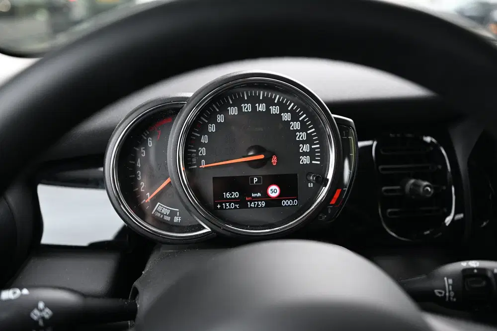 Mini Hatchback Cooper Camden Automaat uit 2023, foto 15