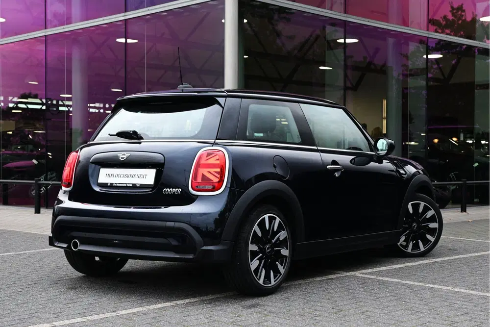 Mini Hatchback Cooper Camden Automaat uit 2023, foto 2