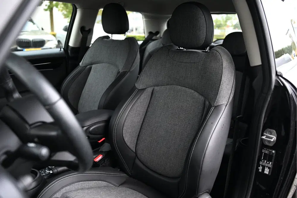 Mini Hatchback Cooper Camden Automaat uit 2023, foto 3