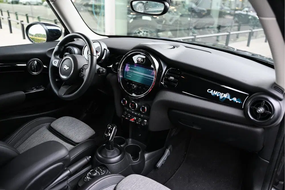 Mini Hatchback Cooper Camden Automaat uit 2023, foto 4