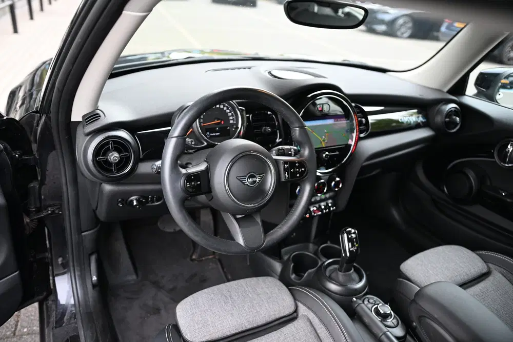 Mini Hatchback Cooper Camden Automaat uit 2023, foto 6