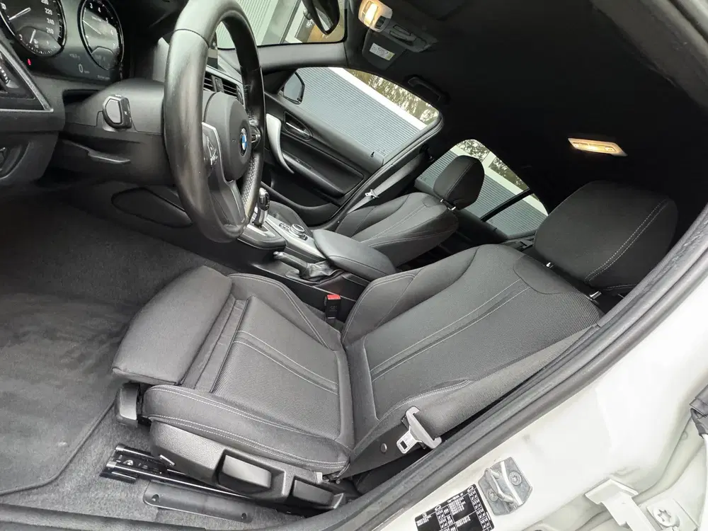 BMW 1-serie 118i 136pk Automaat Executive Sport line P uit 2019, foto 11
