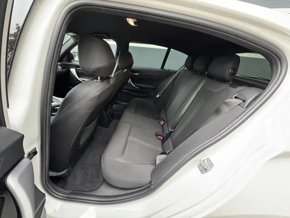 BMW 1-serie 118i 136pk Automaat Executive Sport line P uit 2019, foto 12